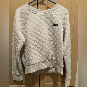 Cream Patagonia quilted pullover 💕